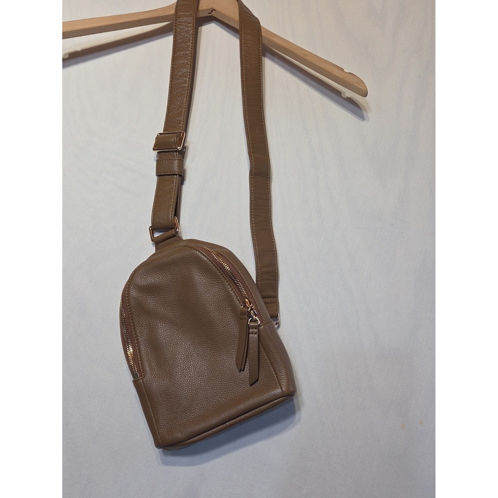 NWT QUINCE ITALIAN LEATHER SLING PACK CROSSBODY BAG COGNAC With Dust Bag And Box